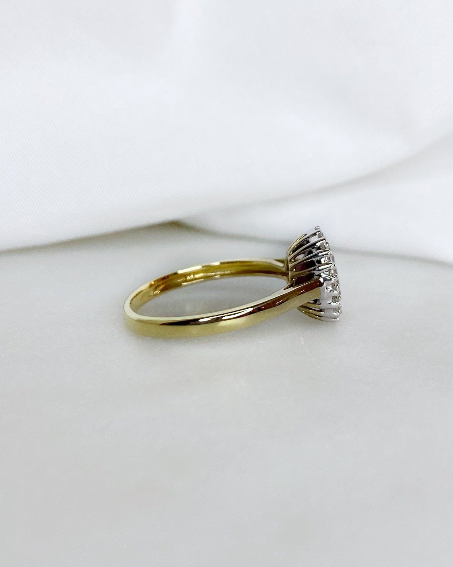 Bague Marguerite Grenat 2 carats &amp; Diamants "Indira" - Elliade Paris