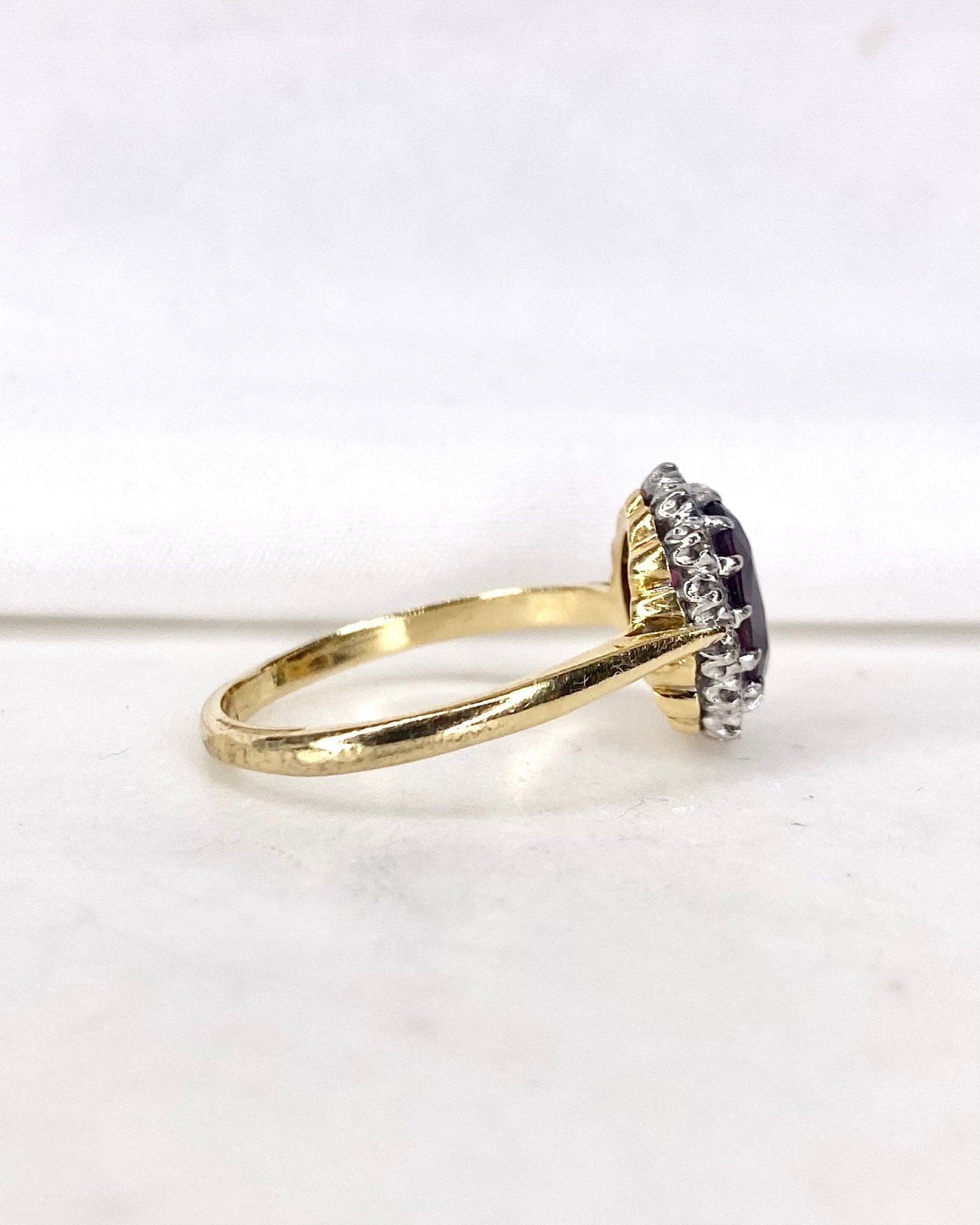Bague Marguerite Grenat 2.10 carats &amp; Diamants &quot;Iléane&quot; - Elliade Paris