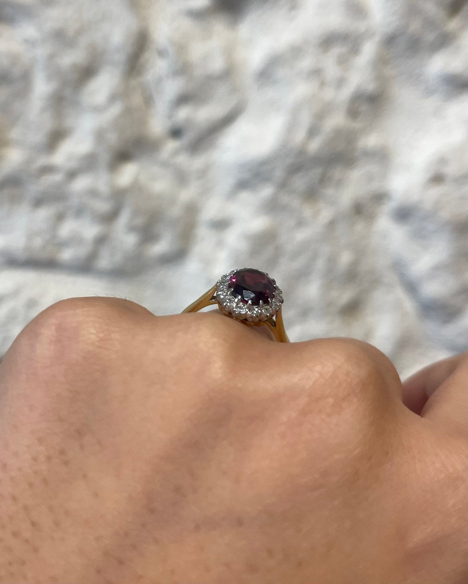 Bague Marguerite Grenat 2.10 carats &amp; Diamants &quot;Iléane&quot; - Elliade Paris