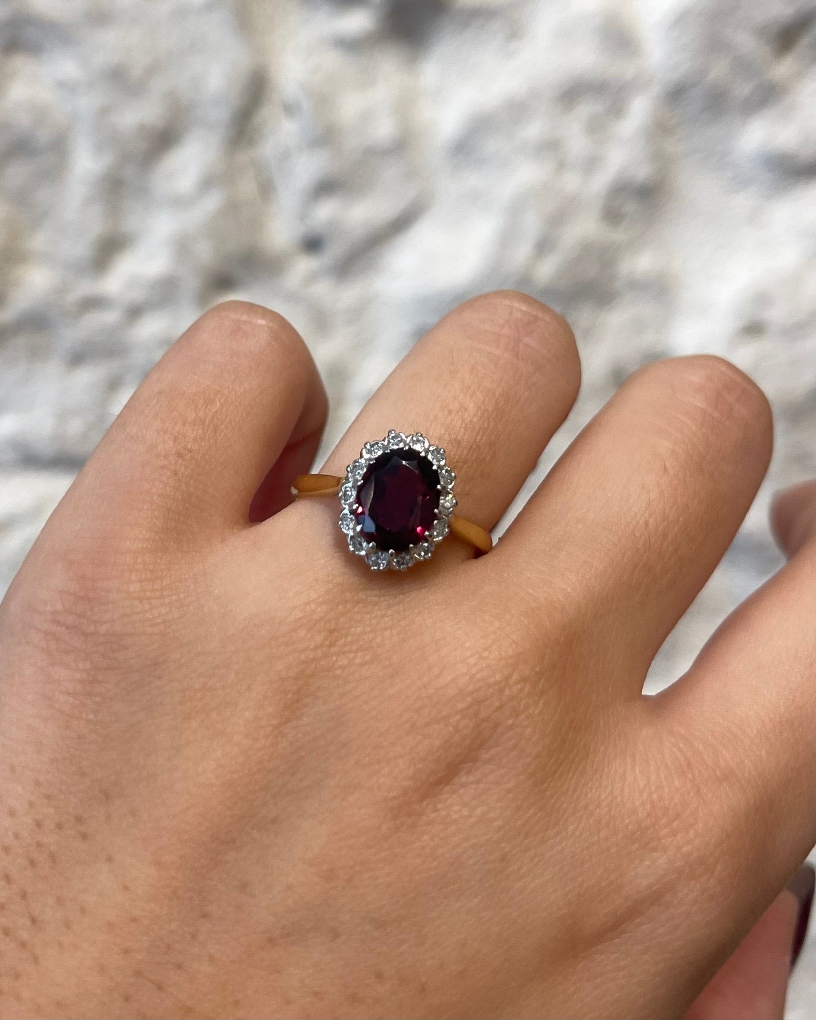 Bague Marguerite Grenat 2.10 carats &amp; Diamants &quot;Iléane&quot; - Elliade Paris