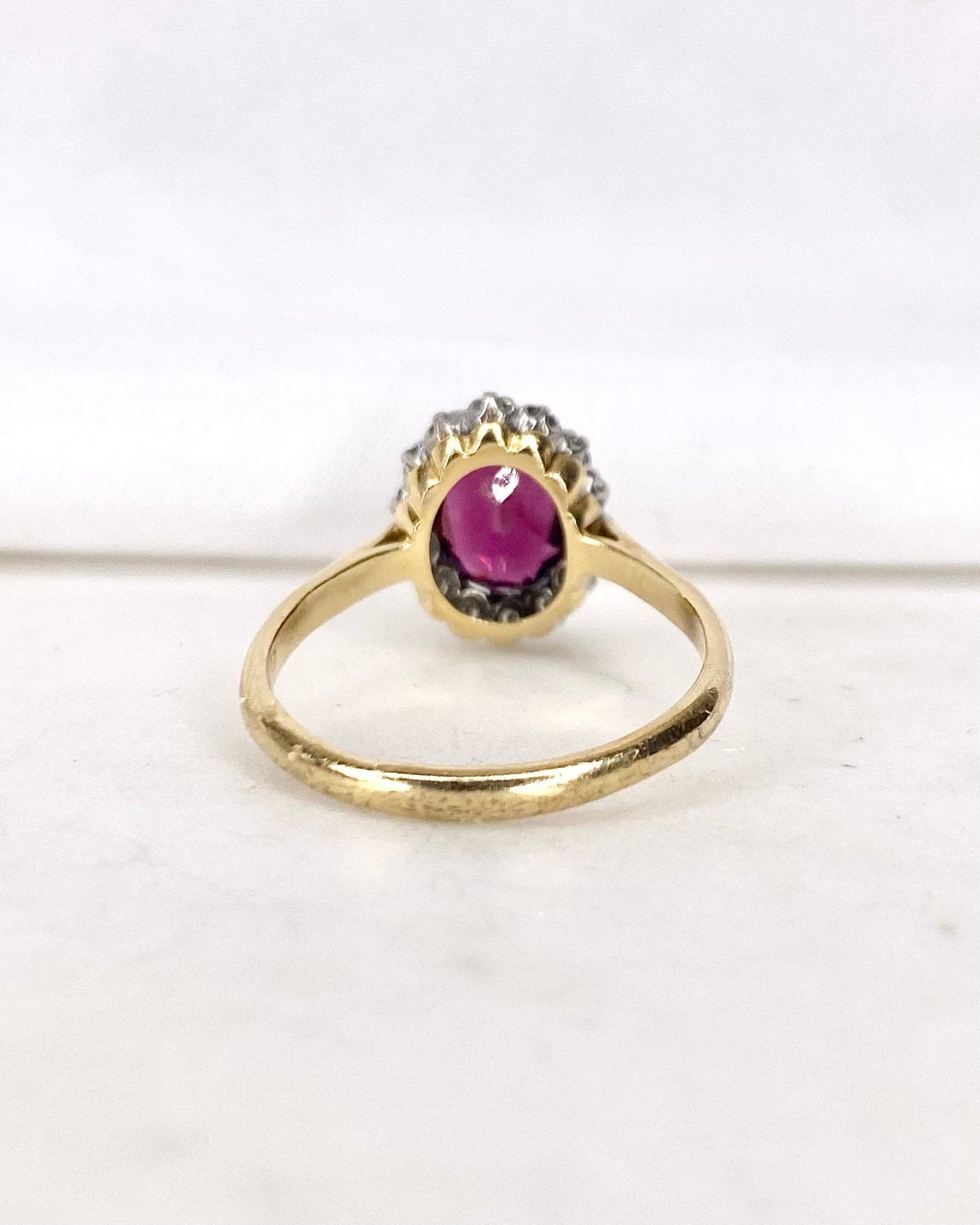 Bague Marguerite Grenat 2.10 carats &amp; Diamants "Iléane" - Elliade Paris