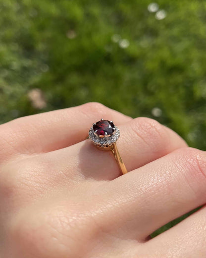 Bague Marguerite Grenat &amp; Diamants &quot;Blayze&quot; - Elliade Paris