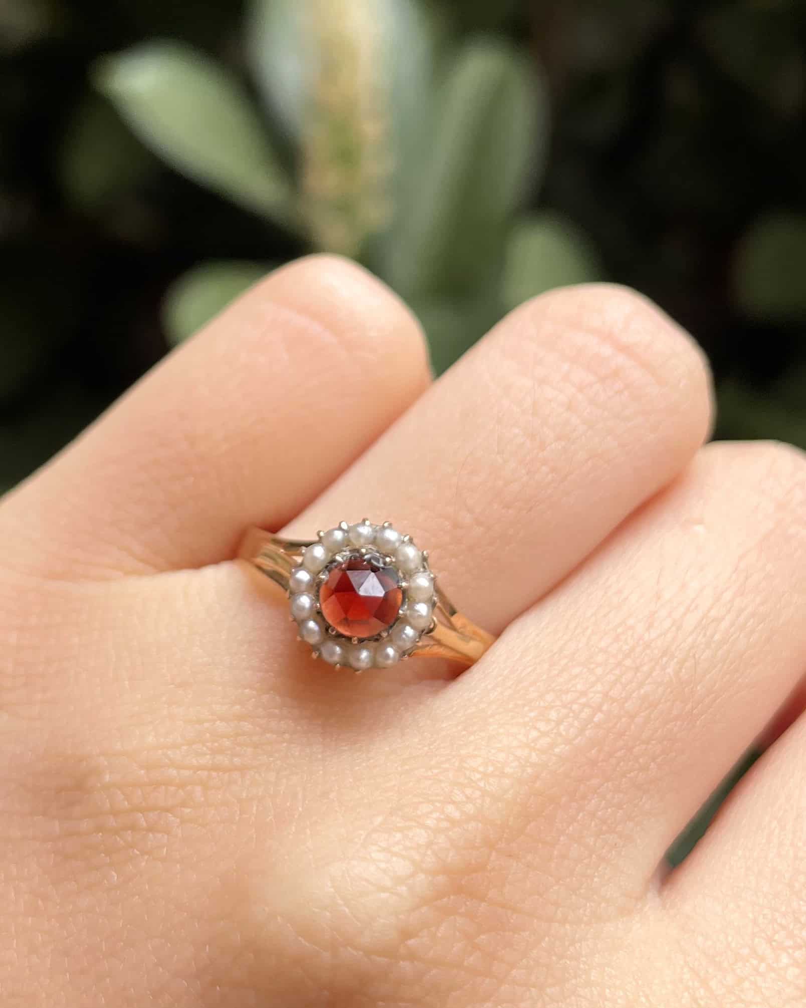Bague Marguerite Grenat &amp; Perles"Afidy" - Elliade Paris