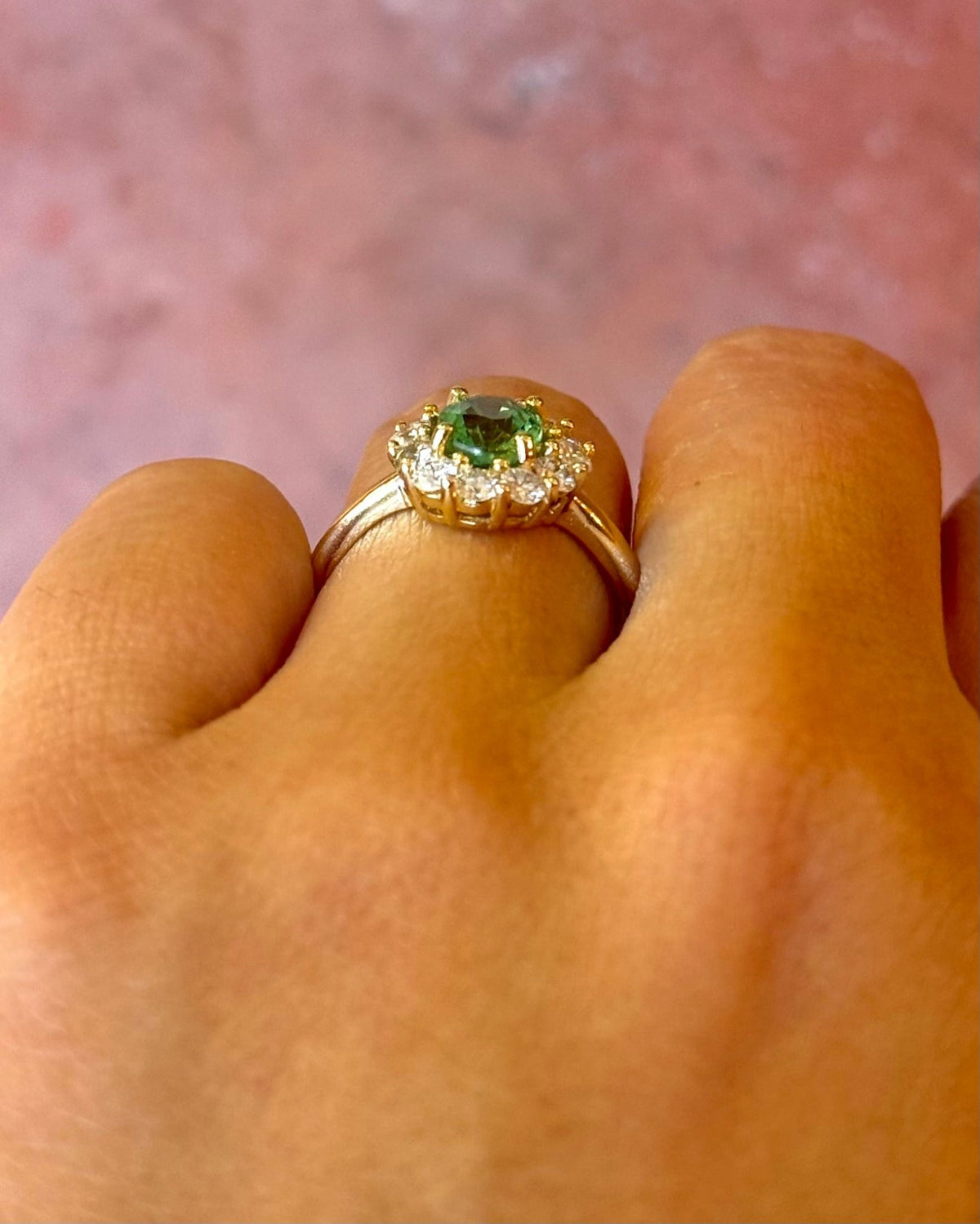 Bague Marguerite Grenat Tsavorite de Tanzanie 1.14 carat &amp; Diamants 0.63 carat "Aya" - Elliade Paris