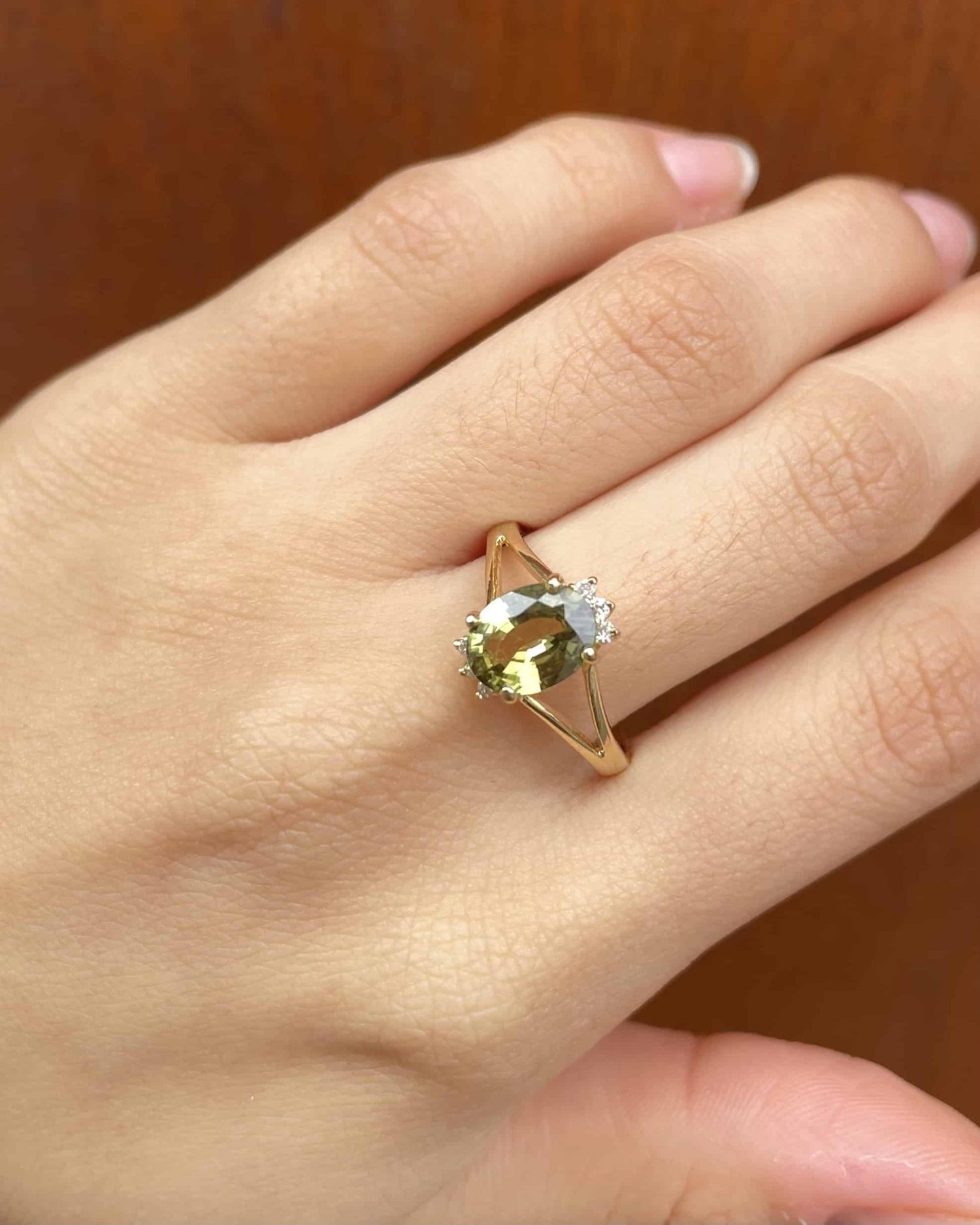 Bague Marguerite Grenat Vert 1.60 Carat &amp; Diamants &quot;Tiana&quot; - Elliade Paris