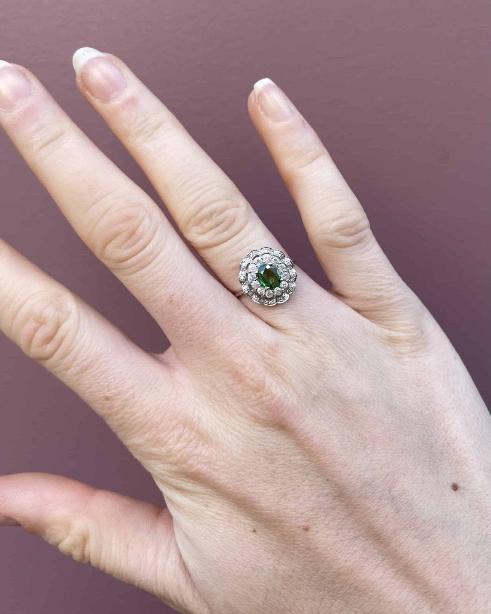 Bague Marguerite Grenat vert Tsavorite &amp; 48 Diamants "Lou" - Elliade Paris