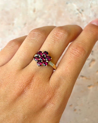 Bague Marguerite Grenats 1.90 carat &amp; Diamants "Adélie" - Elliade Paris