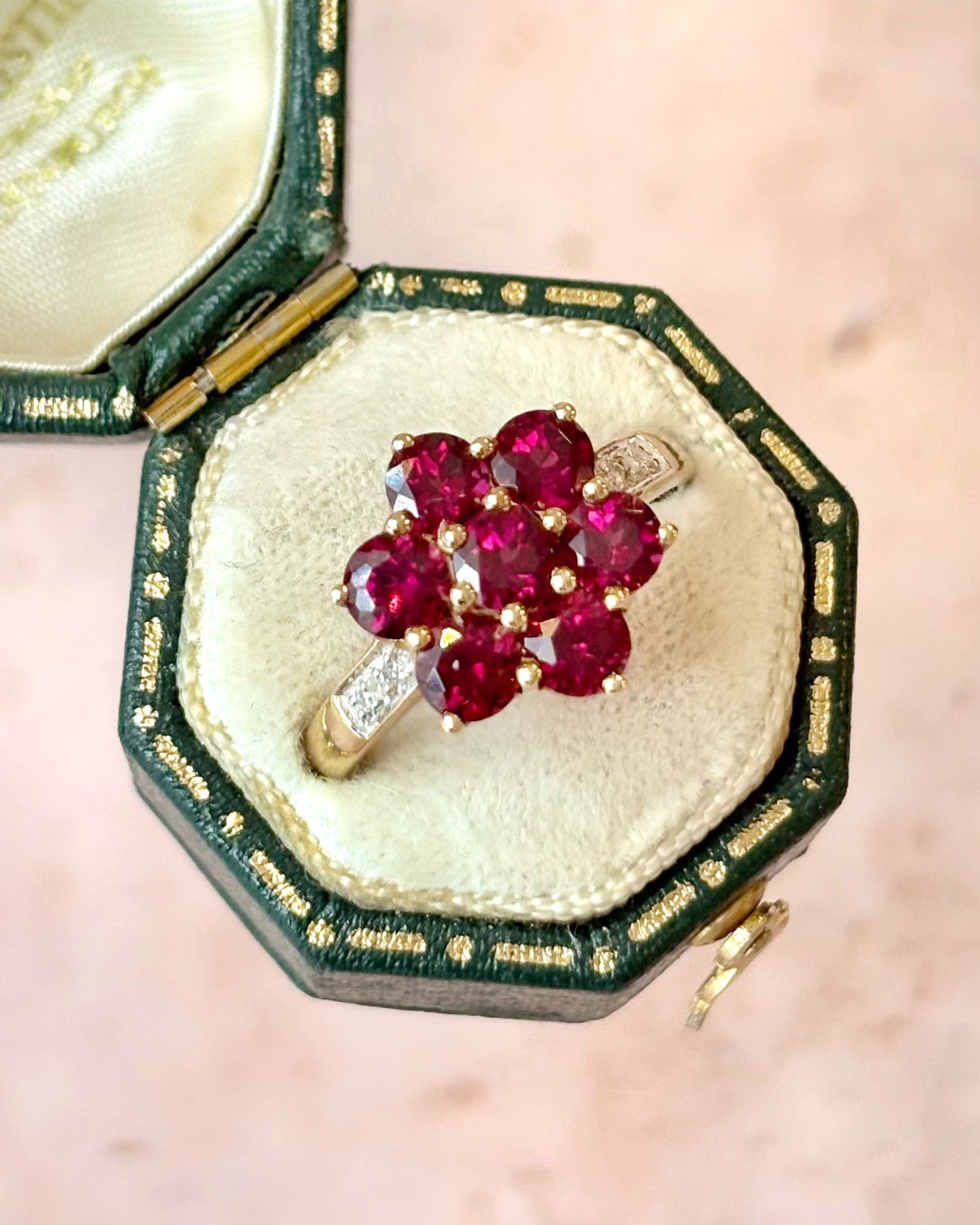 Bague Marguerite Grenats 1.90 carat &amp; Diamants "Adélie" - Elliade Paris