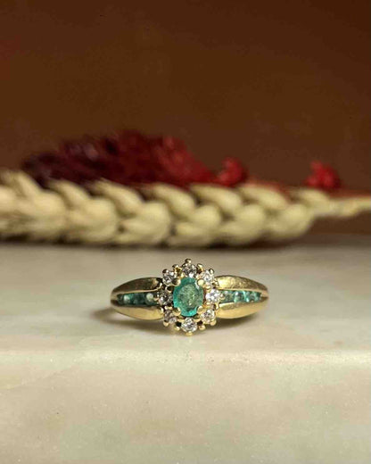 Bague Marguerite Jonc Émeraude &amp; Diamants &quot;Noëlla&quot; - Elliade Paris