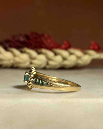 Bague Marguerite Jonc Émeraude &amp; Diamants &quot;Noëlla&quot; - Elliade Paris
