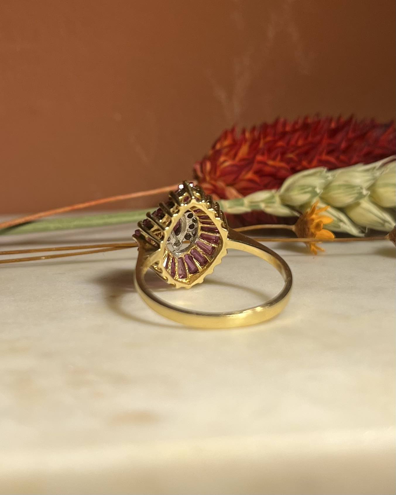 Bague Marguerite Jupon Rubis et Diamants "Orline" - Elliade Paris