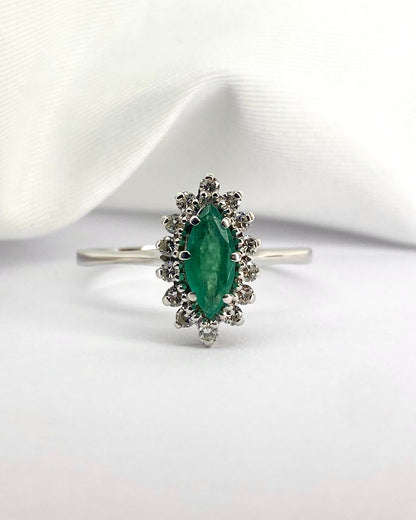 Bague Marguerite Marquise Émeraude 0.55 carat &amp; Diamants "Petra" - Elliade Paris