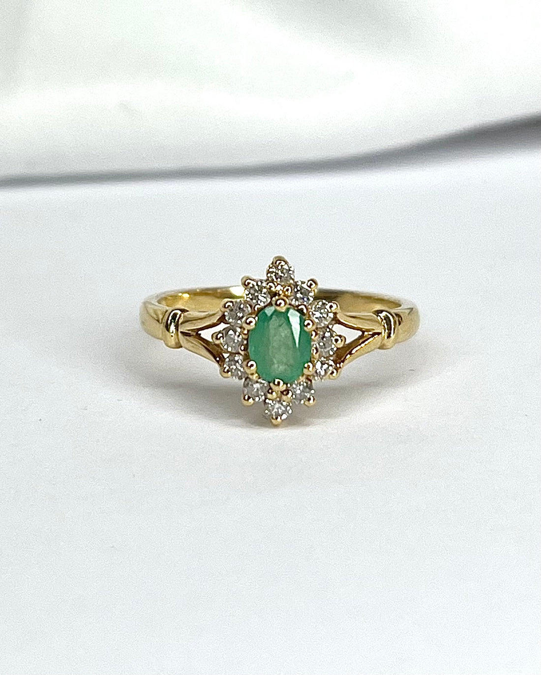 Bague Marguerite Marquise Émeraude &amp; Diamants "Georgea" - Elliade Paris