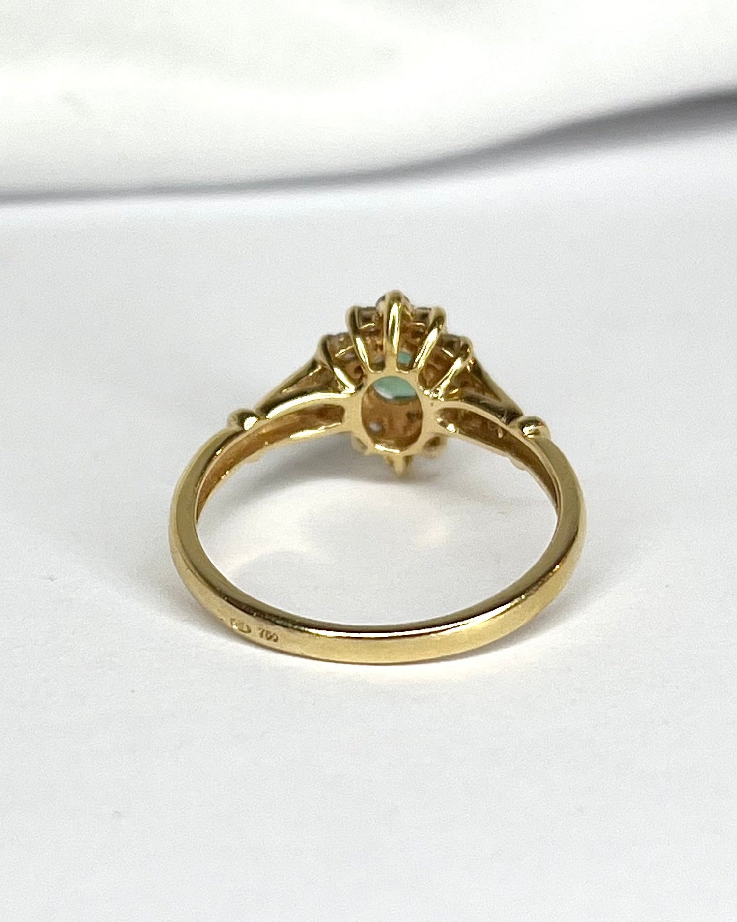 Bague Marguerite Marquise Émeraude &amp; Diamants "Georgea" - Elliade Paris