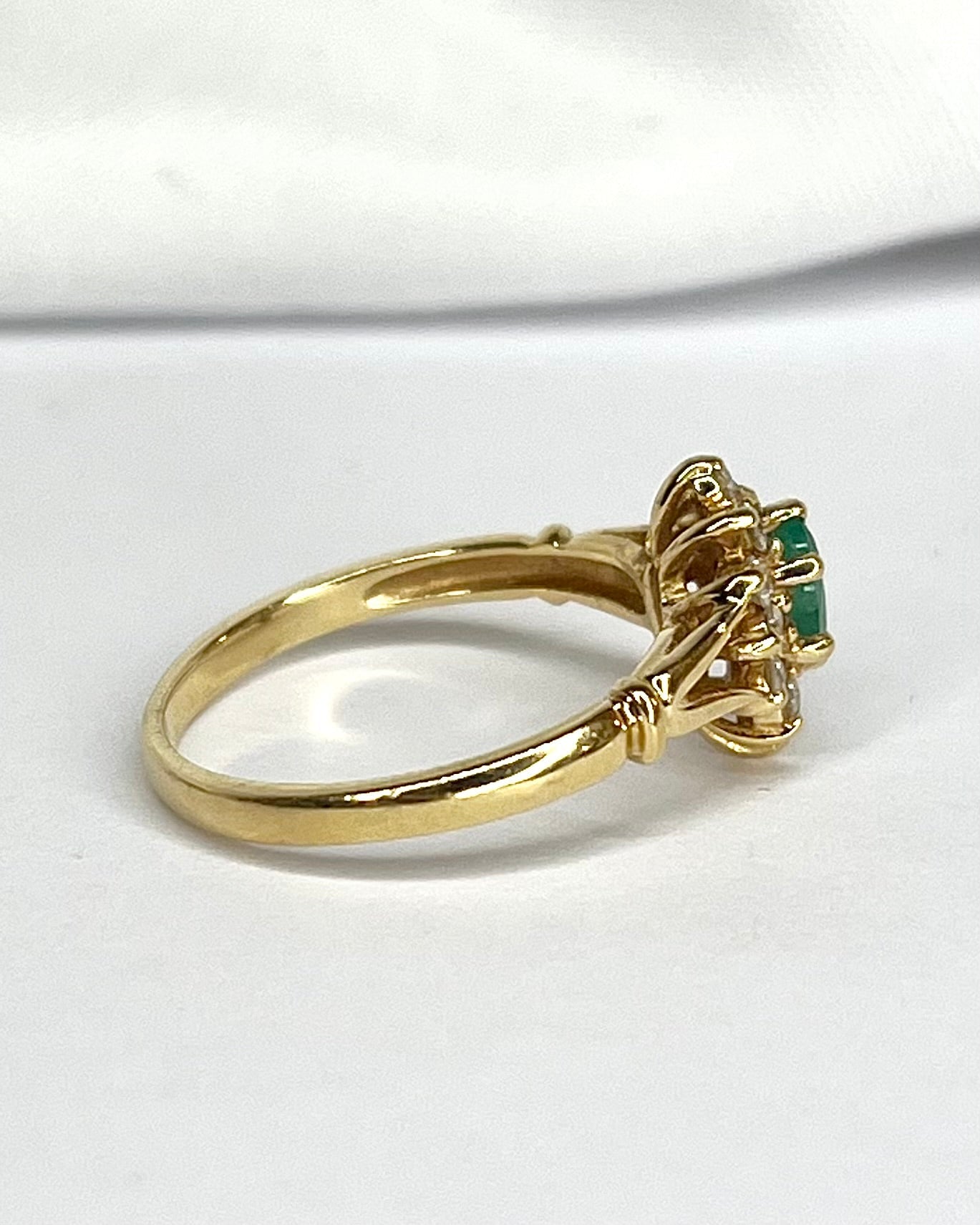 Bague Marguerite Marquise Émeraude &amp; Diamants "Georgea" - Elliade Paris