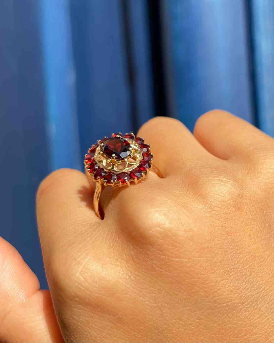 Bague Marguerite Marquise Grenats 2.70 carats &quot;Magdalena&quot; - Elliade Paris
