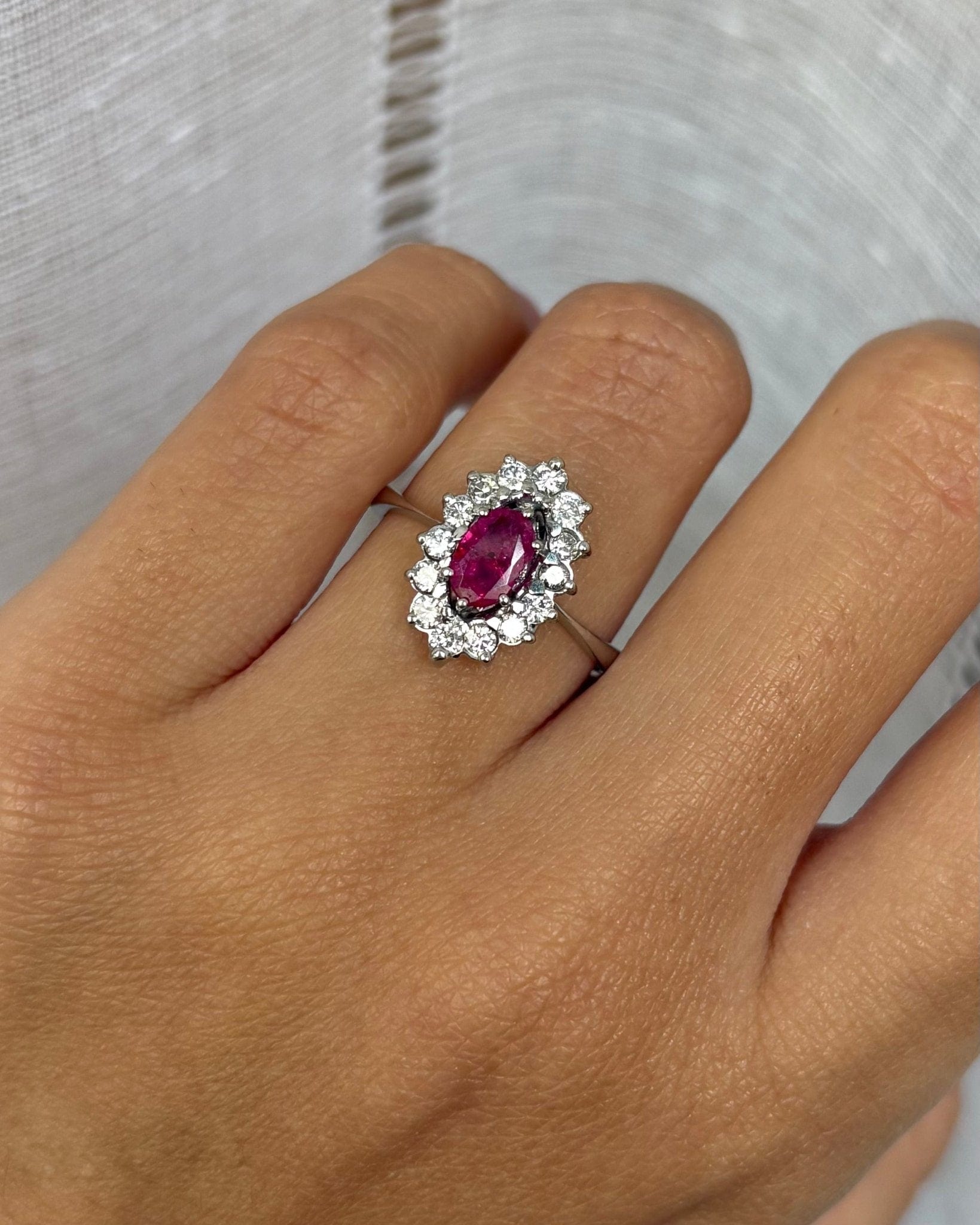Bague Marguerite Marquise Rubis 0.56 carat &amp; Diamants 0.42 carat "Victoire" - Elliade Paris
