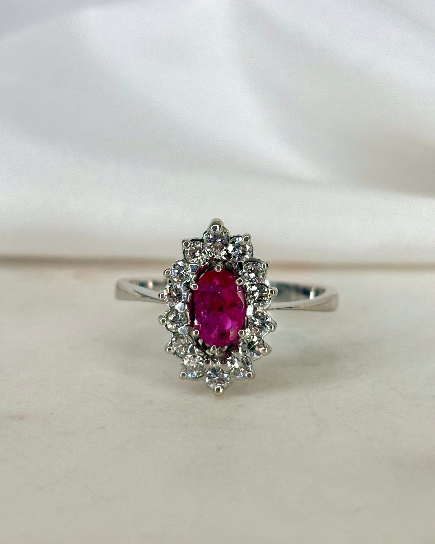 Bague Marguerite Marquise Rubis 0.56 carat &amp; Diamants 0.42 carat &quot;Victoire&quot; - Elliade Paris