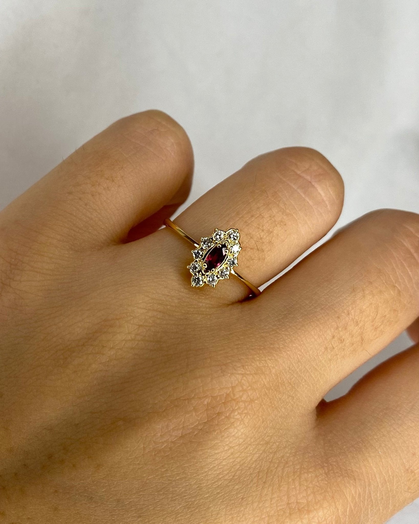 Bague Marguerite Marquise Rubis &amp; 10 Diamants "Asma" - Elliade Paris