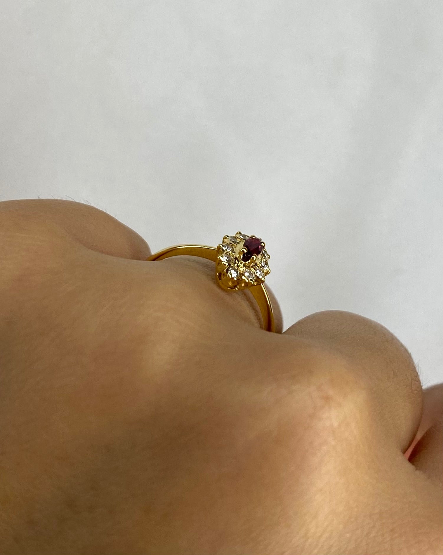 Bague Marguerite Marquise Rubis &amp; 10 Diamants "Asma" - Elliade Paris