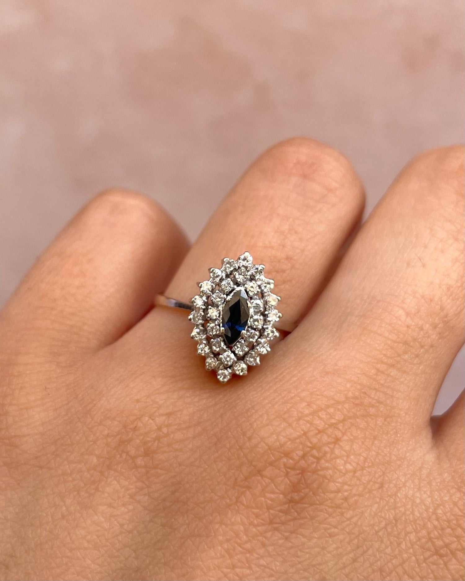 Bague Marguerite Marquise Saphir 0.30 carat &amp; Diamants 0.30 carat "Erika" - Elliade Paris