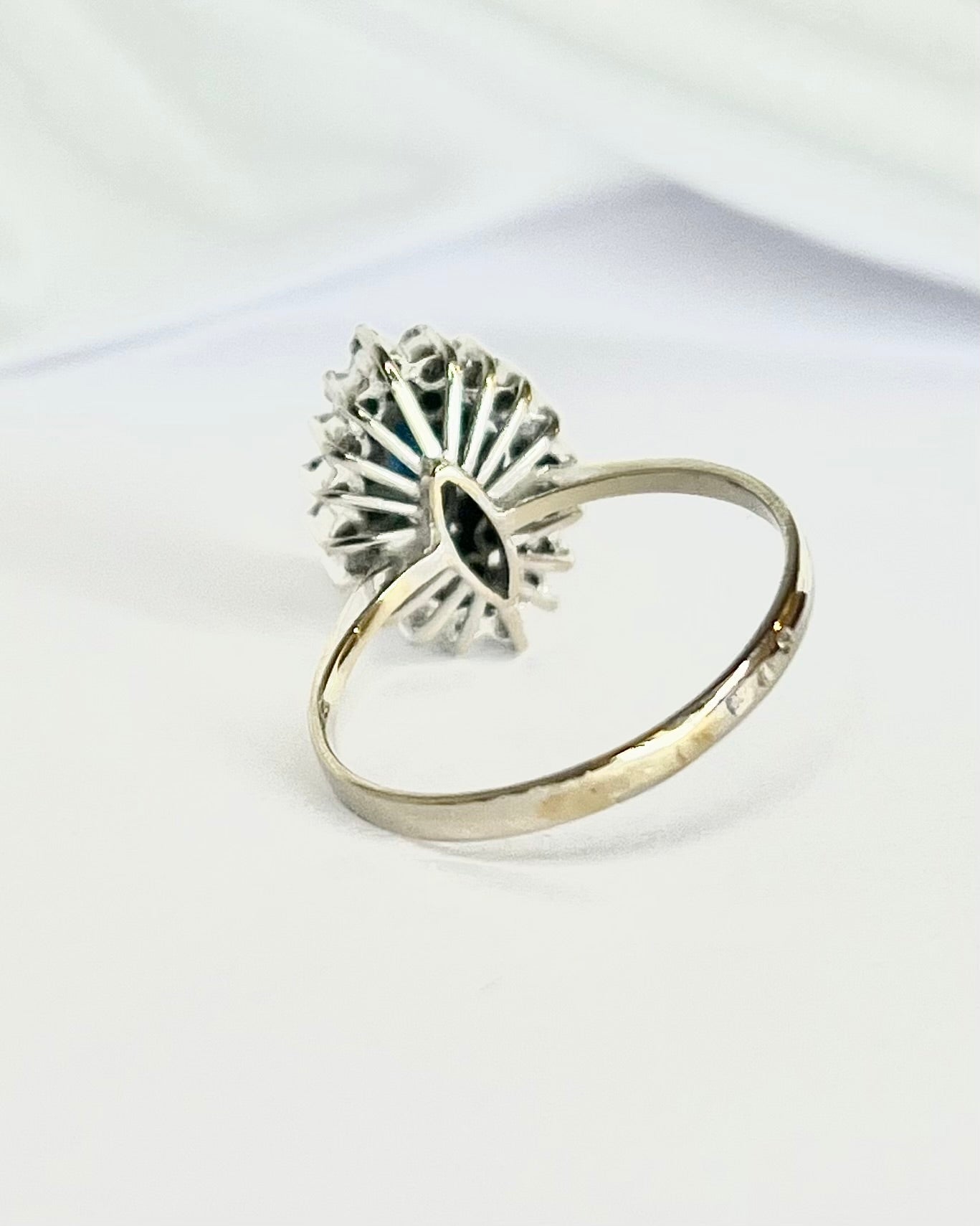 Bague Marguerite Marquise Saphir 0.30 carat &amp; Diamants 0.30 carat "Erika" - Elliade Paris