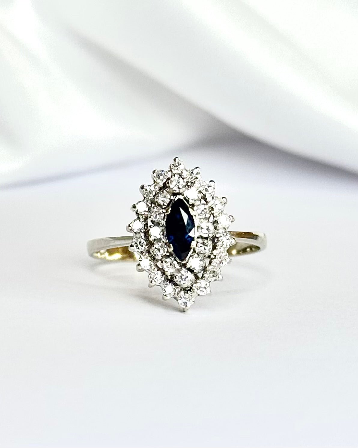 Bague Marguerite Marquise Saphir 0.30 carat &amp; Diamants 0.30 carat "Erika" - Elliade Paris