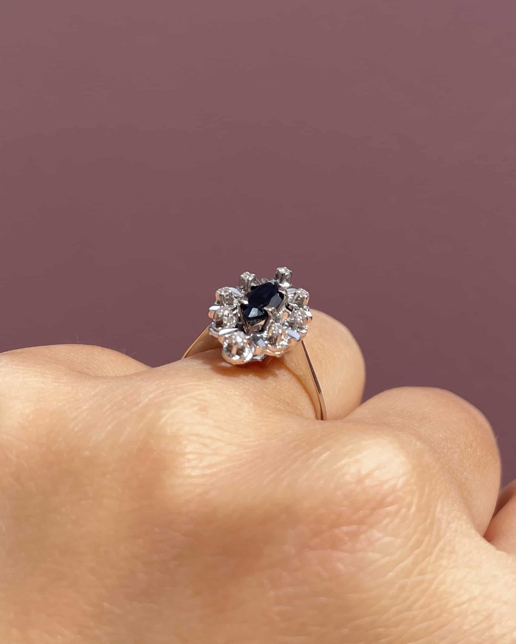 Bague Marguerite Marquise Saphir 0.75 carat &amp; Diamants &quot;Roxanne&quot; - Elliade Paris