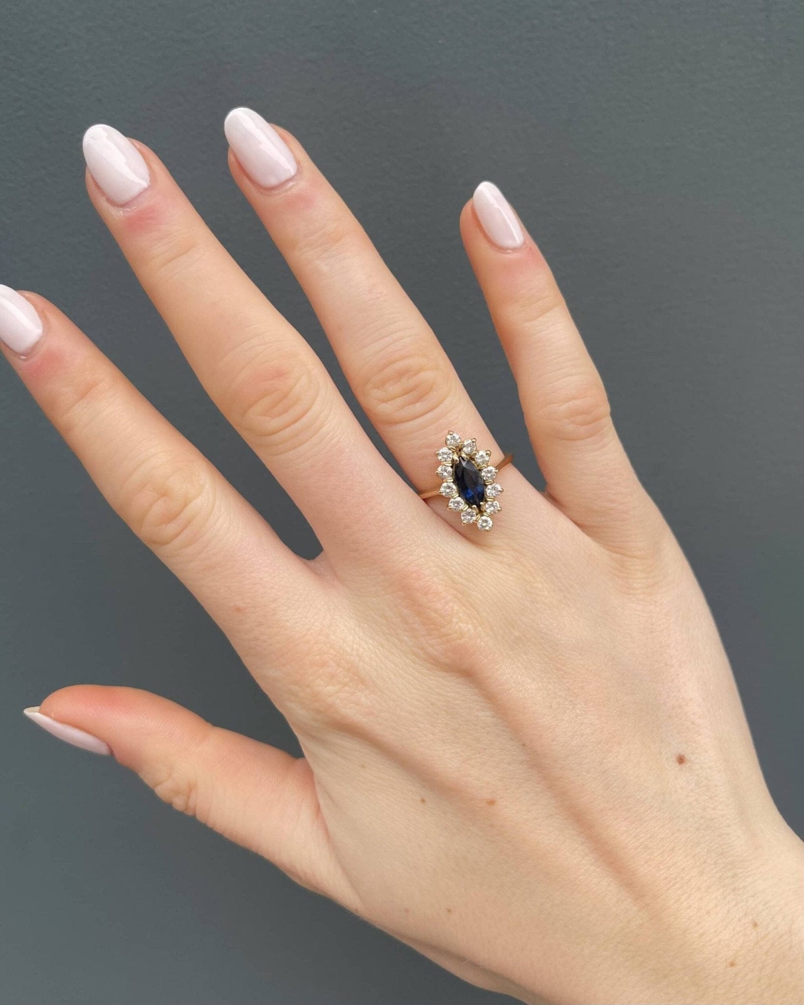 Bague Marguerite Marquise Saphir &amp; Diamants 0.84 carat "Lyaa" - Elliade Paris