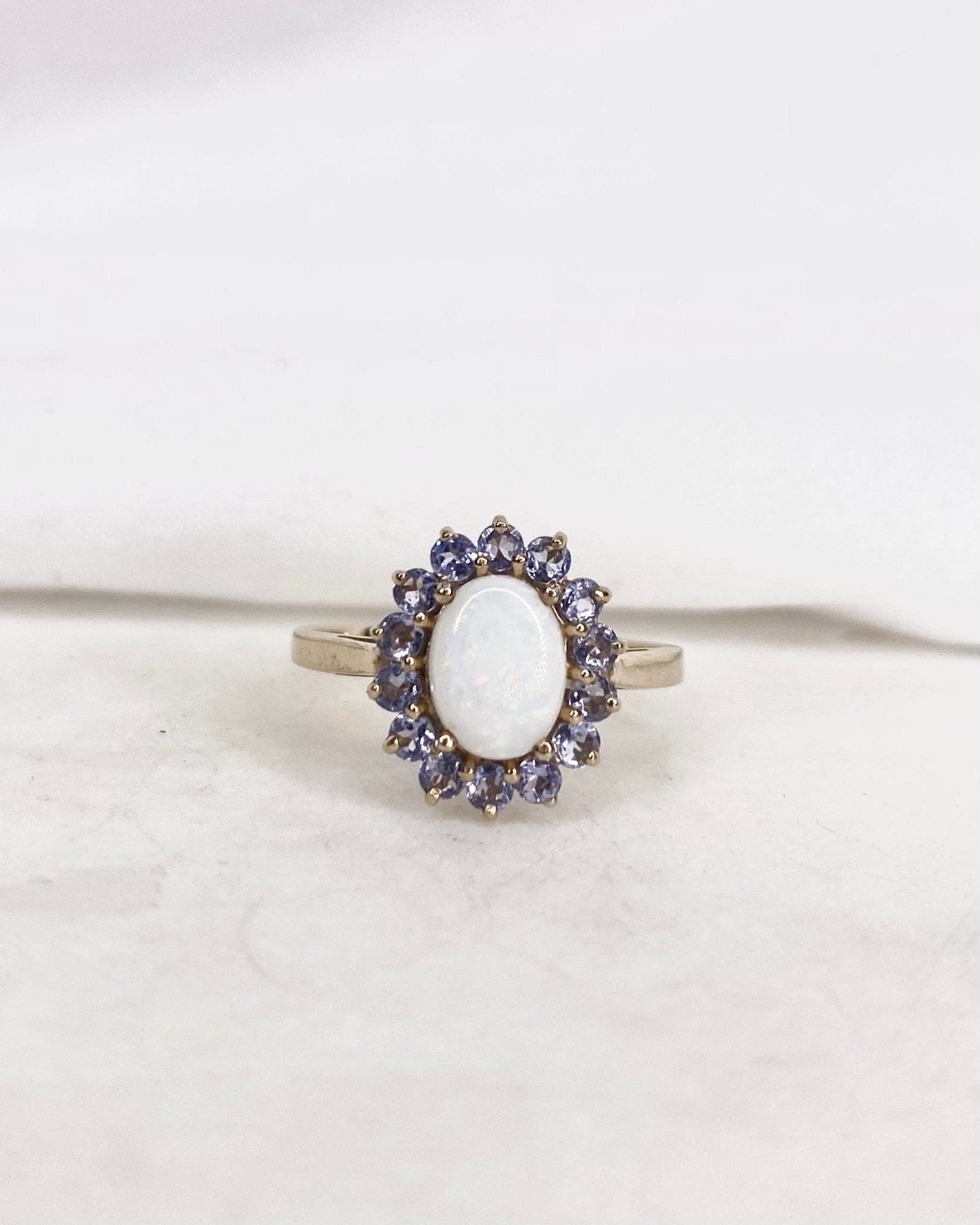 Bague Marguerite Opale 0.67 carat &amp; Tanzanites "Valentina" - Elliade Paris