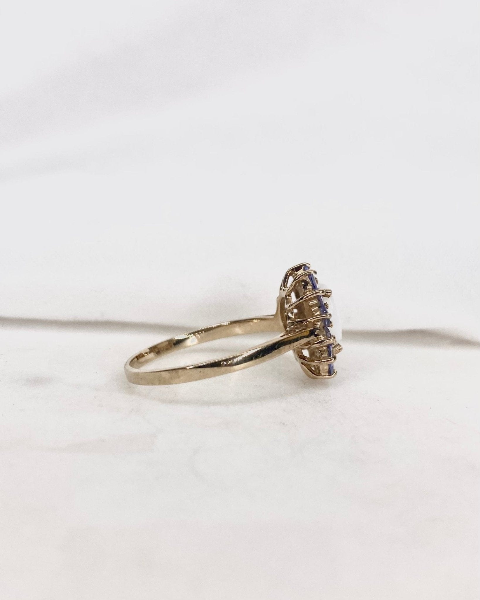 Bague Marguerite Opale 0.67 carat &amp; Tanzanites "Valentina" - Elliade Paris