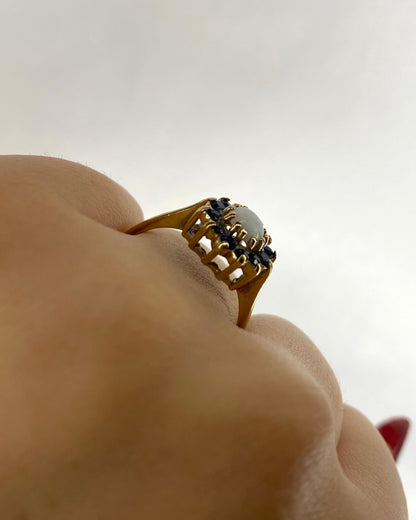 Bague Marguerite Opale 0.96 carat &amp; Saphirs &quot;Noa&quot; - Elliade Paris