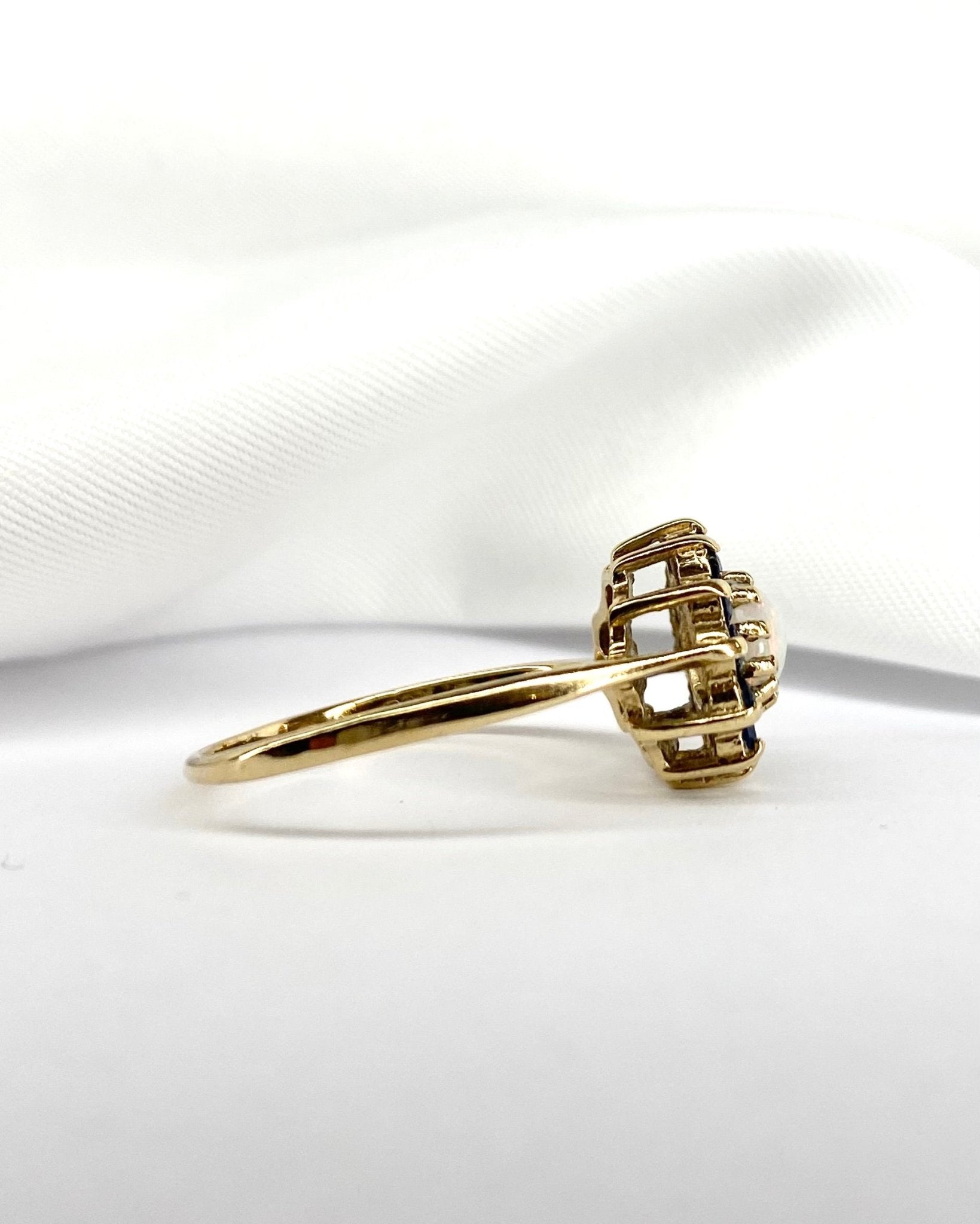 Bague Marguerite Opale 0.96 carat &amp; Saphirs "Noa" - Elliade Paris
