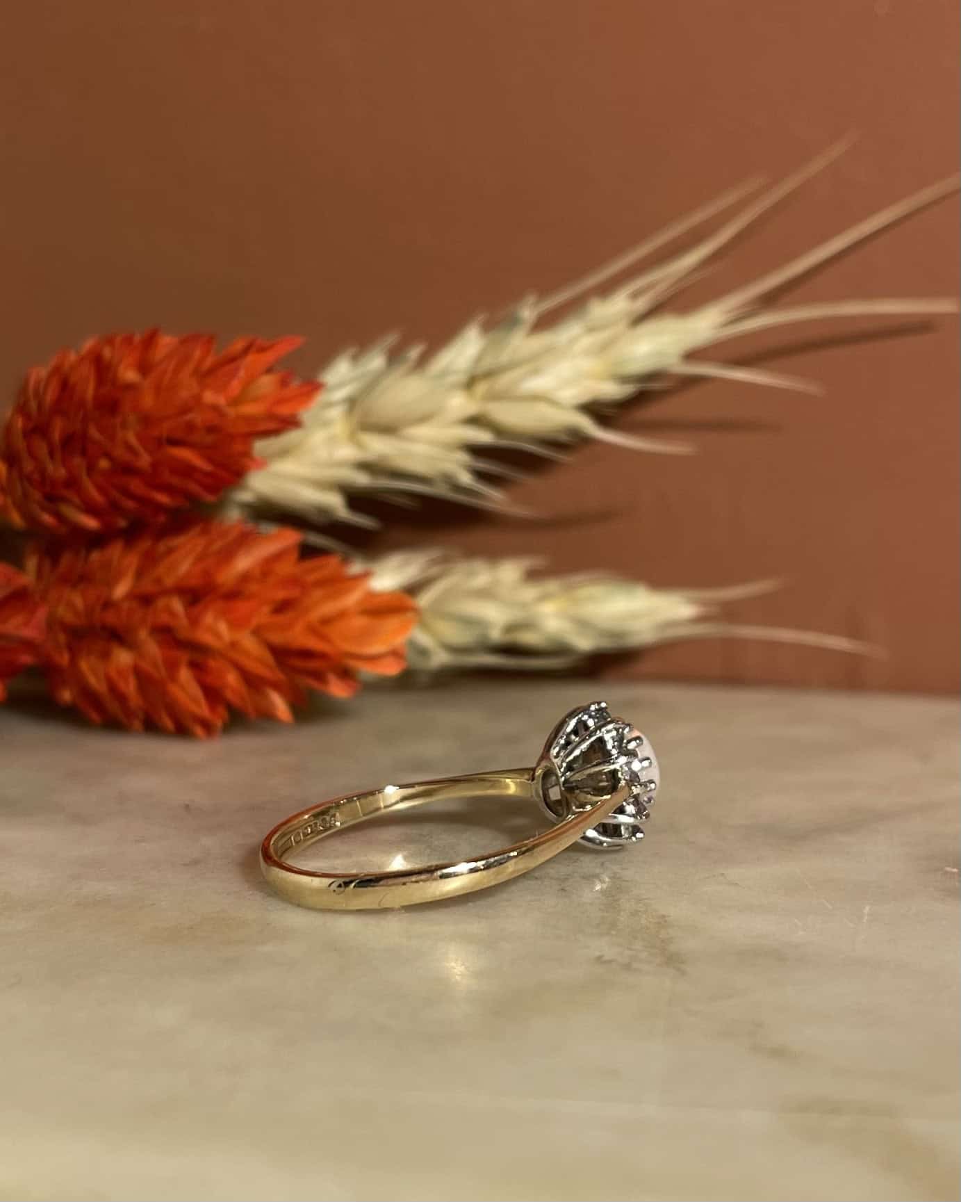 Bague Marguerite Opale &amp; 12 Diamants &quot;Augusta&quot; - Elliade Paris