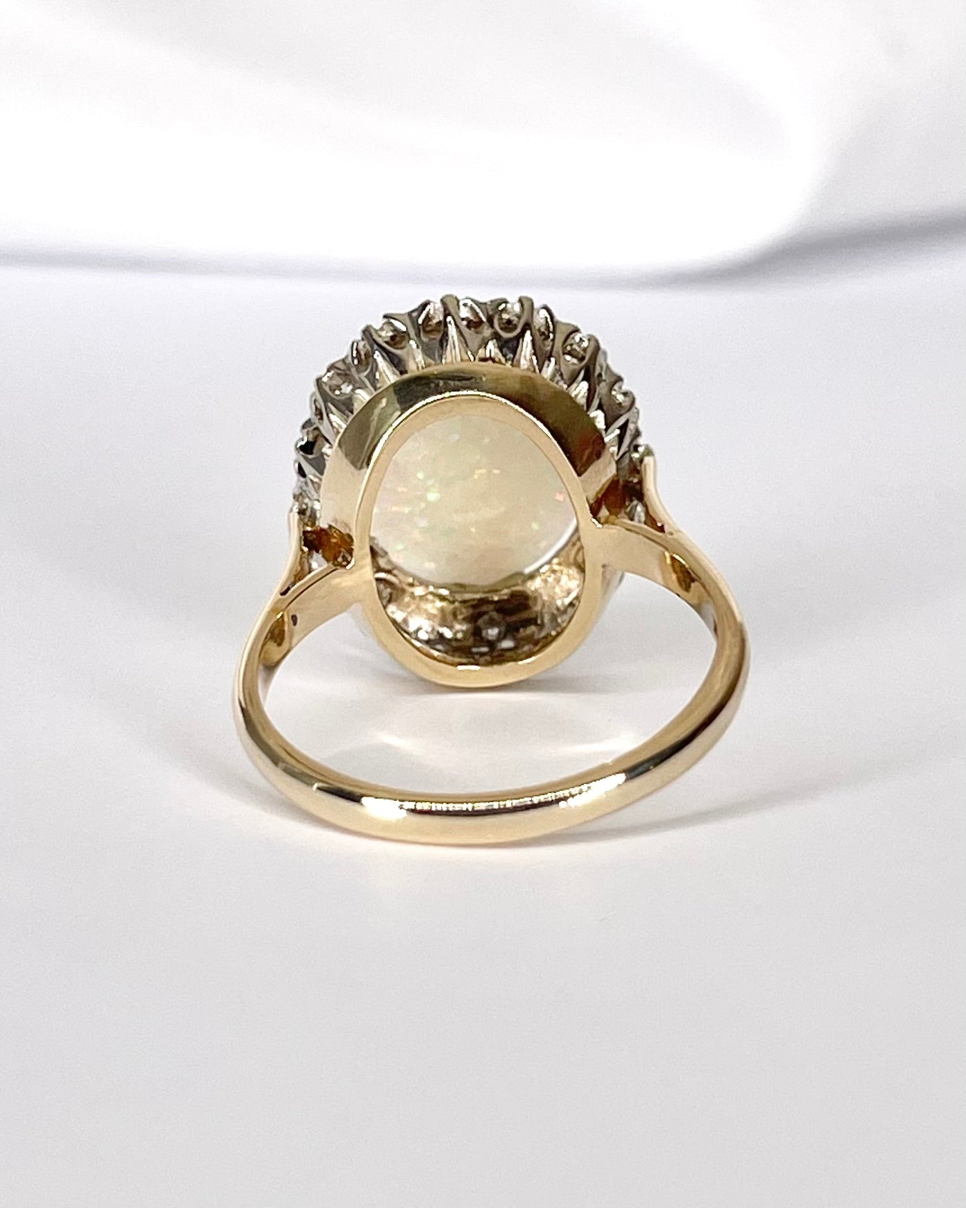 Bague Marguerite Opale 1.85 carat &amp; 8 Diamants "Camille" - Elliade Paris