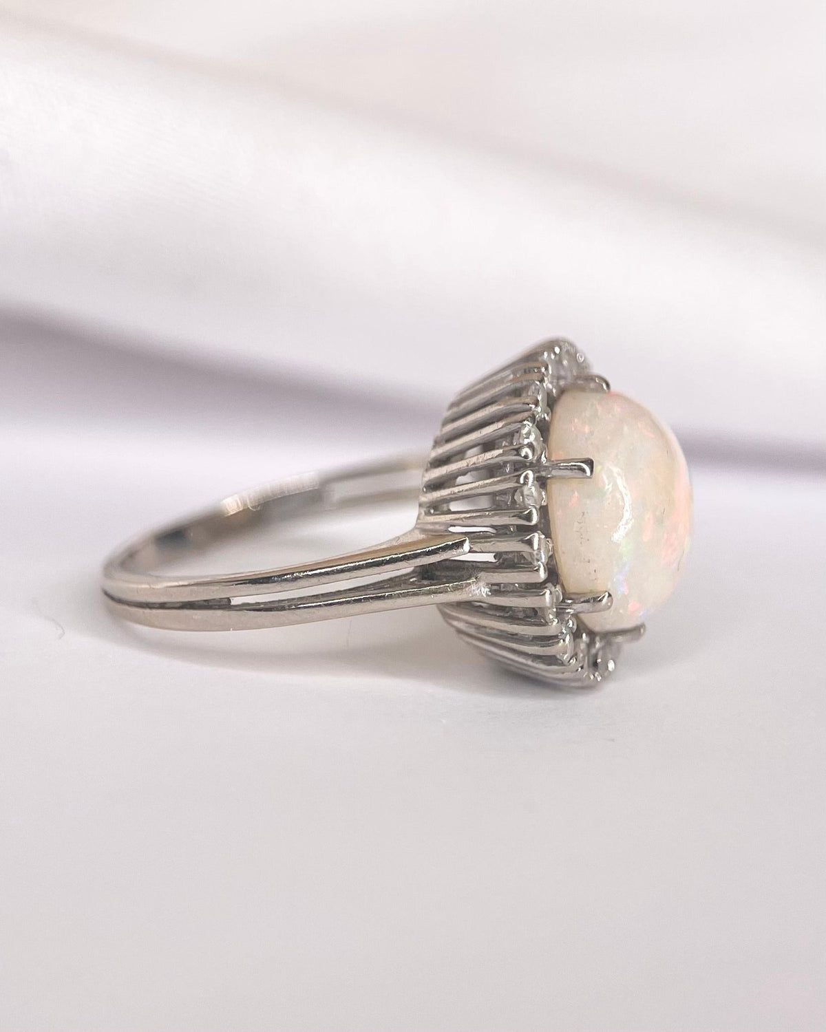 Bague Marguerite Opale 3.28 carats &amp; Diamants 0.36 carat "Selma" - Elliade Paris