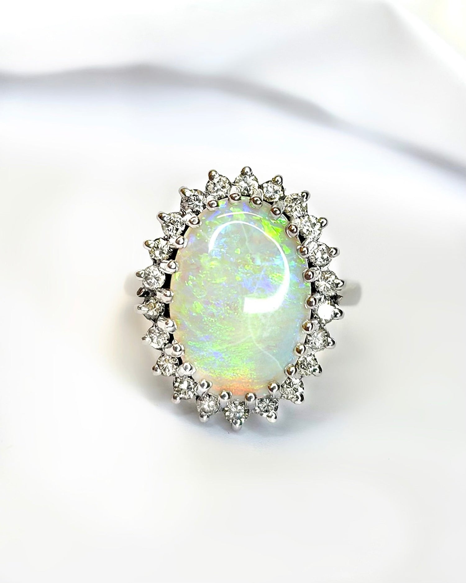 Bague Marguerite Opale 3.80 carats &amp; Diamants 0.44 carat "Gina" - Elliade Paris