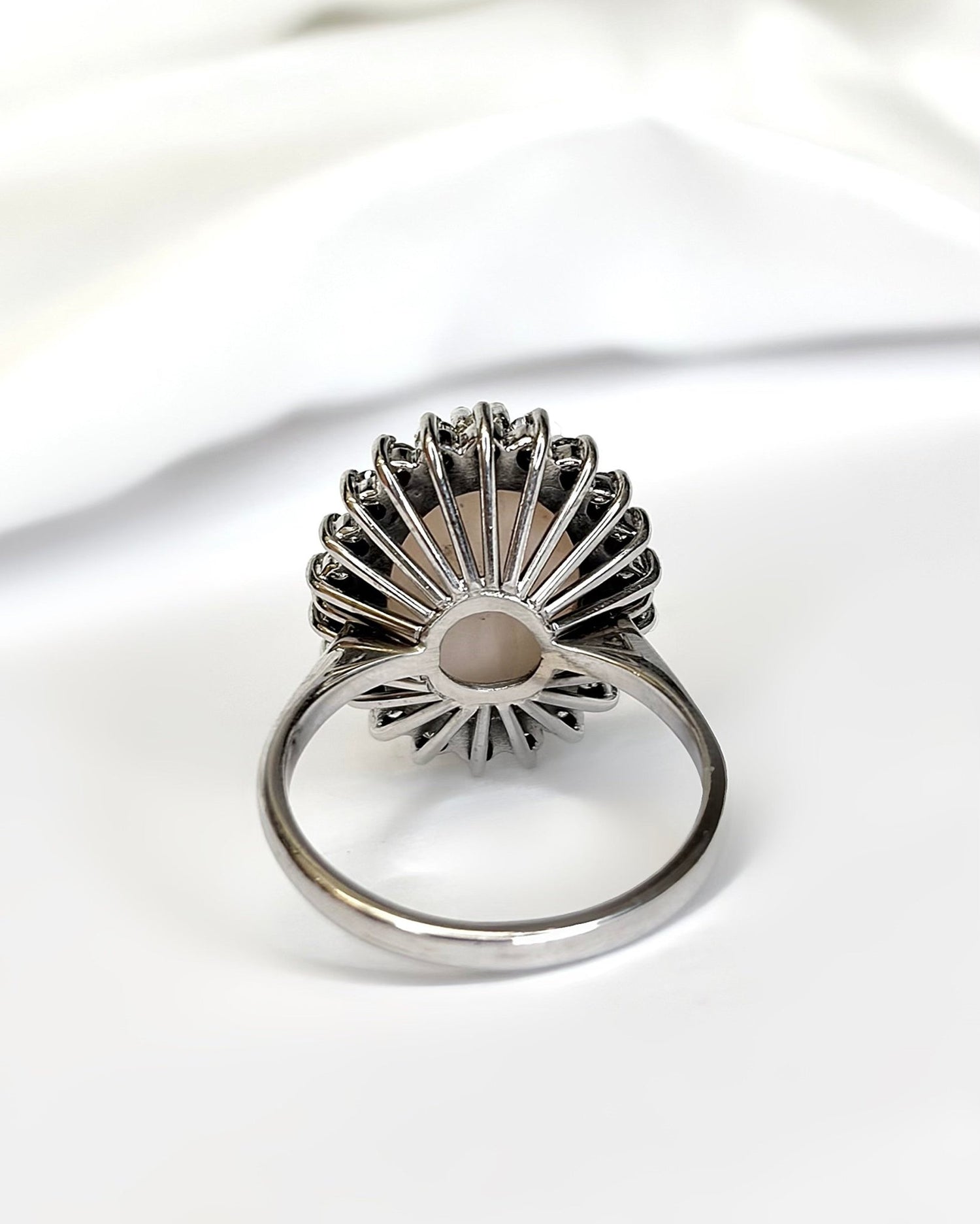 Bague Marguerite Opale 3.80 carats &amp; Diamants 0.44 carat "Gina" - Elliade Paris