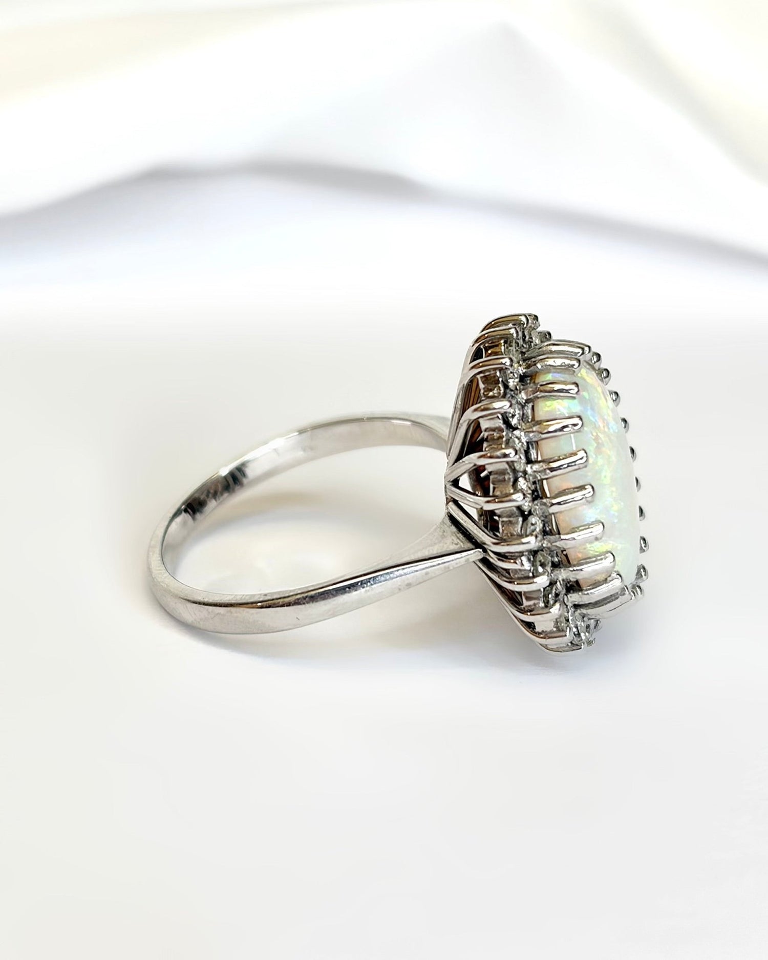 Bague Marguerite Opale 3.80 carats &amp; Diamants 0.44 carat "Gina" - Elliade Paris