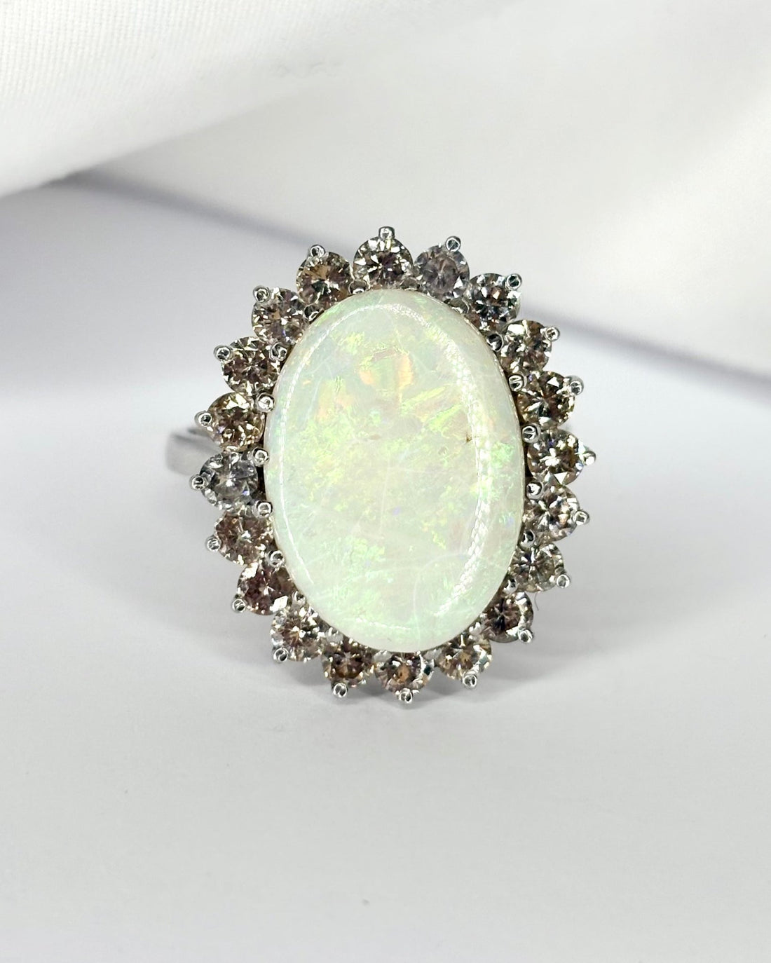 Bague Marguerite Opale 6.40 carats et Diamants 1.40 carat &quot;Wilona&quot; - Elliade Paris