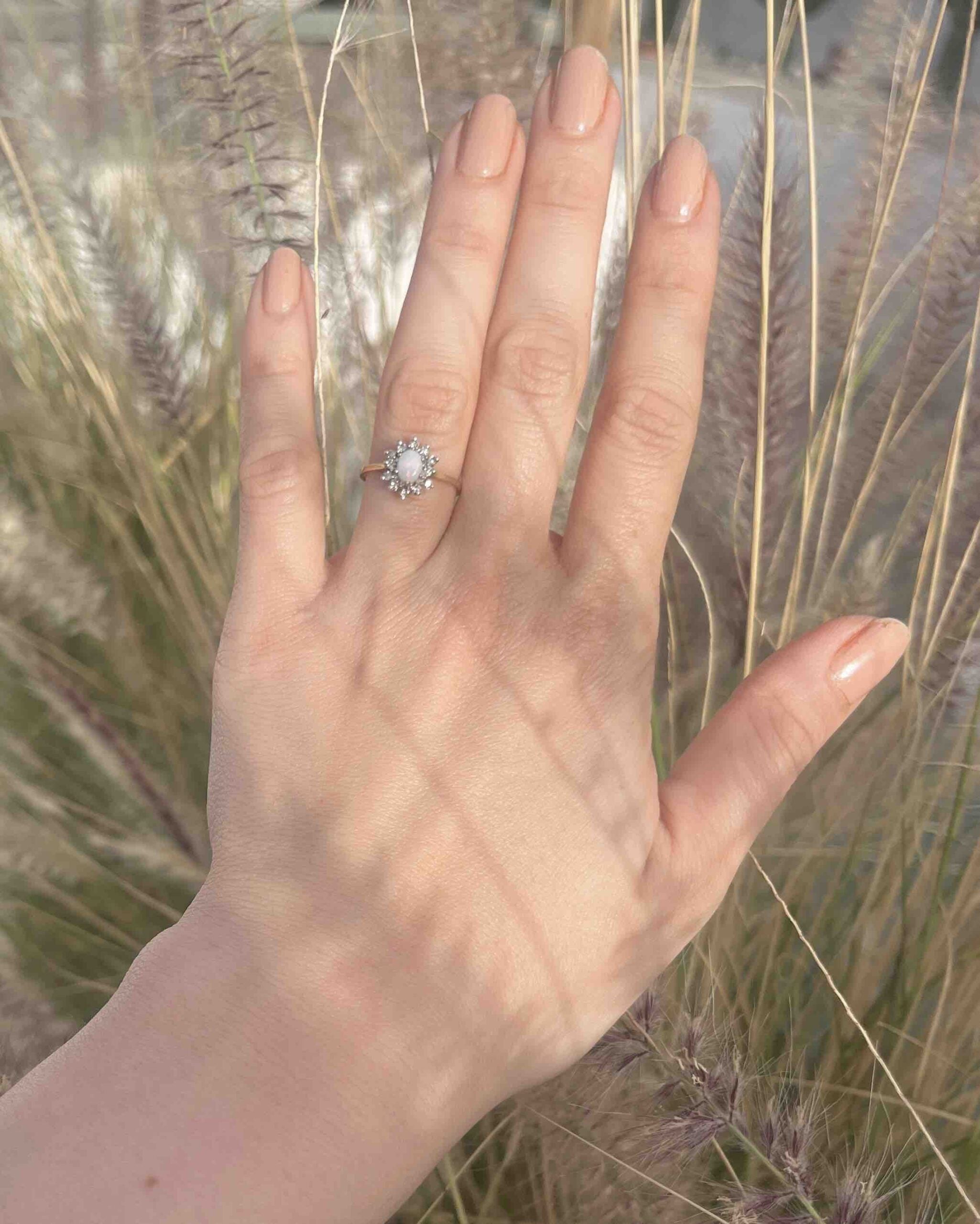 Anillo de margaritas de ópalo y diamantes "Ida"