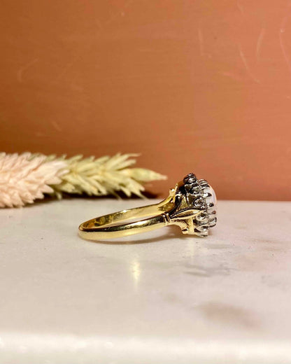 Bague Marguerite Opale Cabochon 0.90 carat &amp; Diamants &quot;Orianne&quot; - Elliade Paris