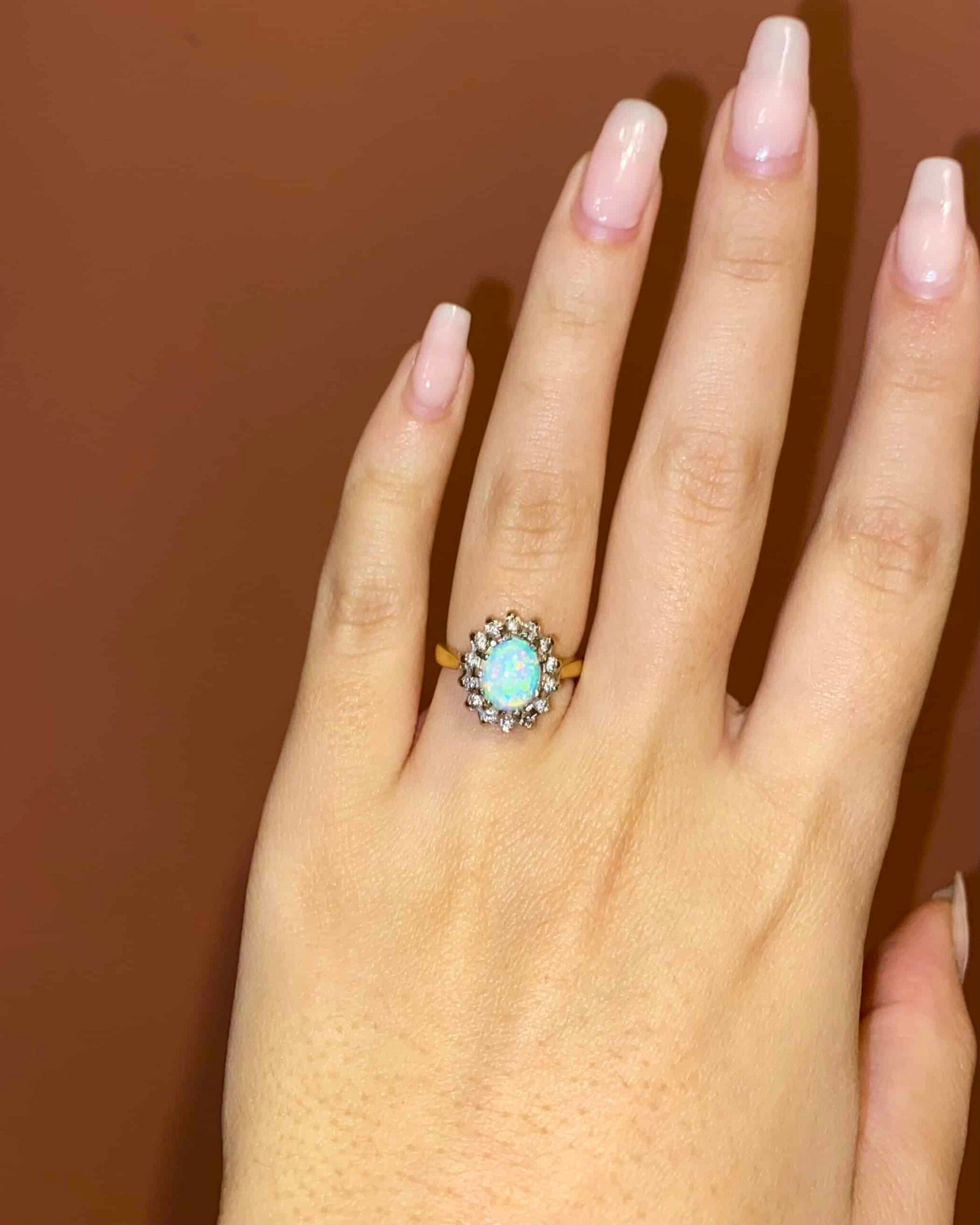 Bague Marguerite Opale Cabochon &amp; Diamants &quot;Roxanne&quot;