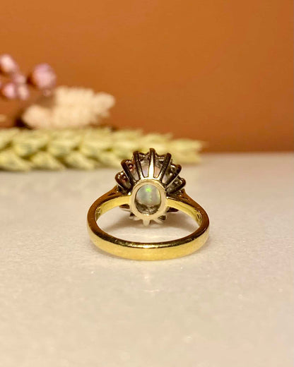 Bague Marguerite Opale Cabochon &amp; Diamants &quot;Roxanne&quot; - Elliade Paris