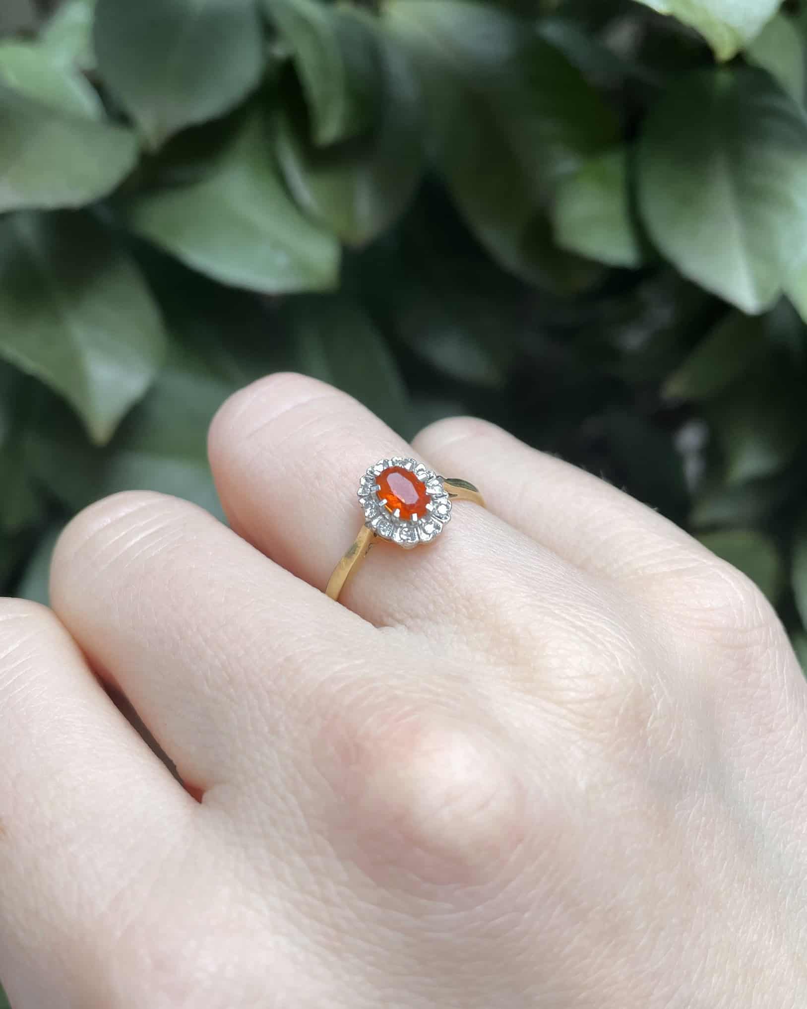 Anillo Margarita Ópalo de Fuego 0.35 quilates y Diamantes "Loue"