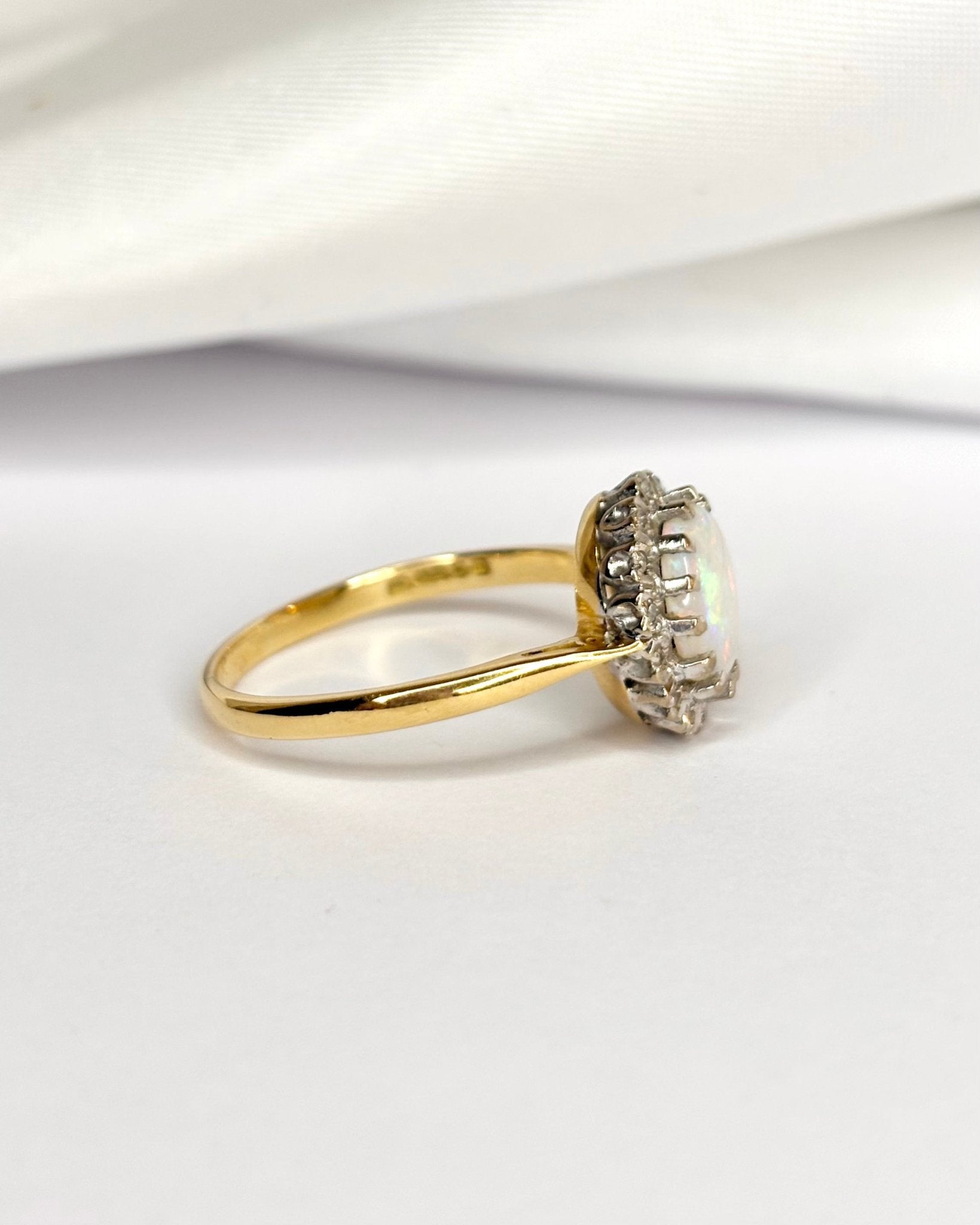 Bague Marguerite Opale &amp; Diamants "Dorothée" - Elliade Paris