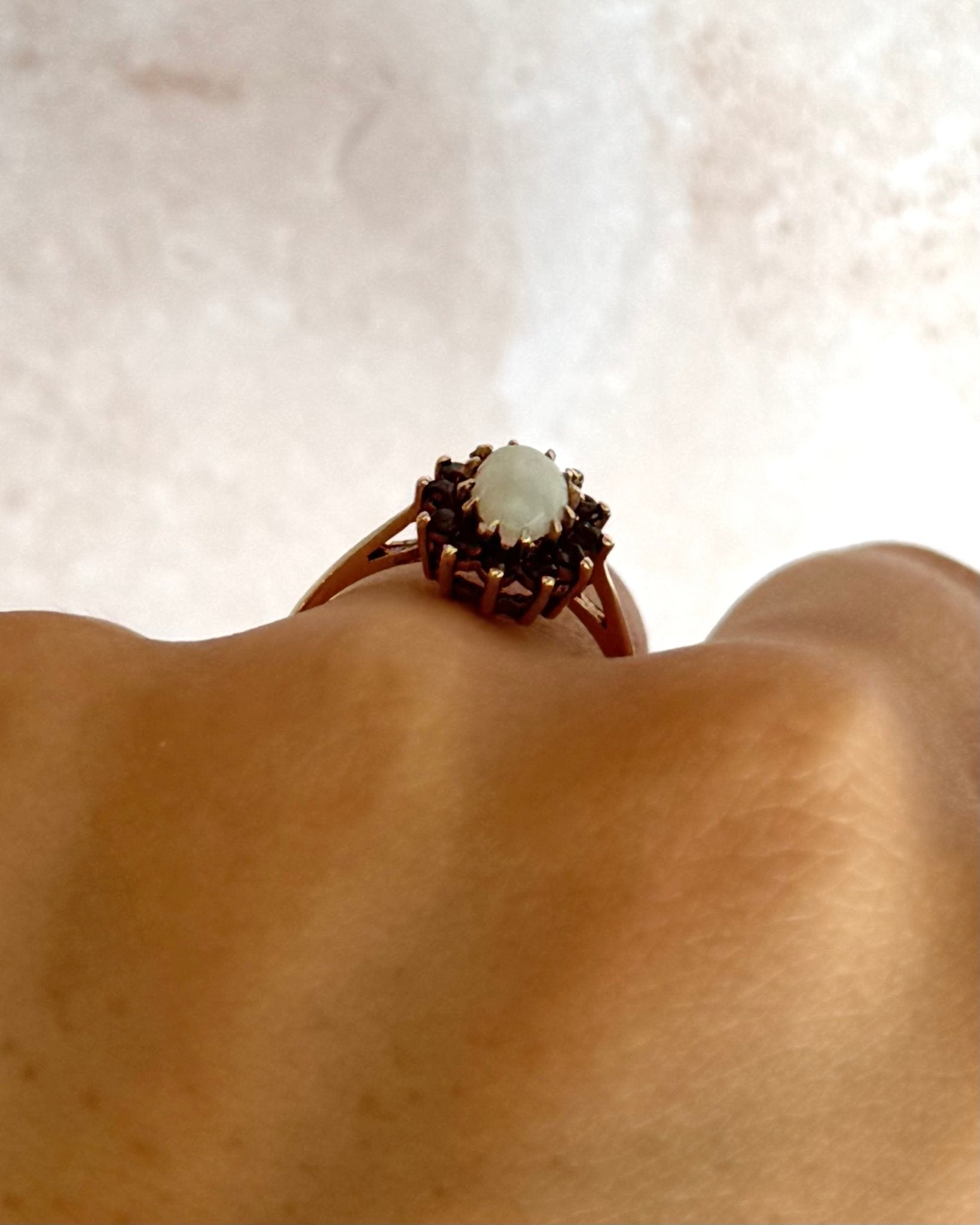 Bague Marguerite Opale &amp; Grenats "Noé" - Elliade Paris
