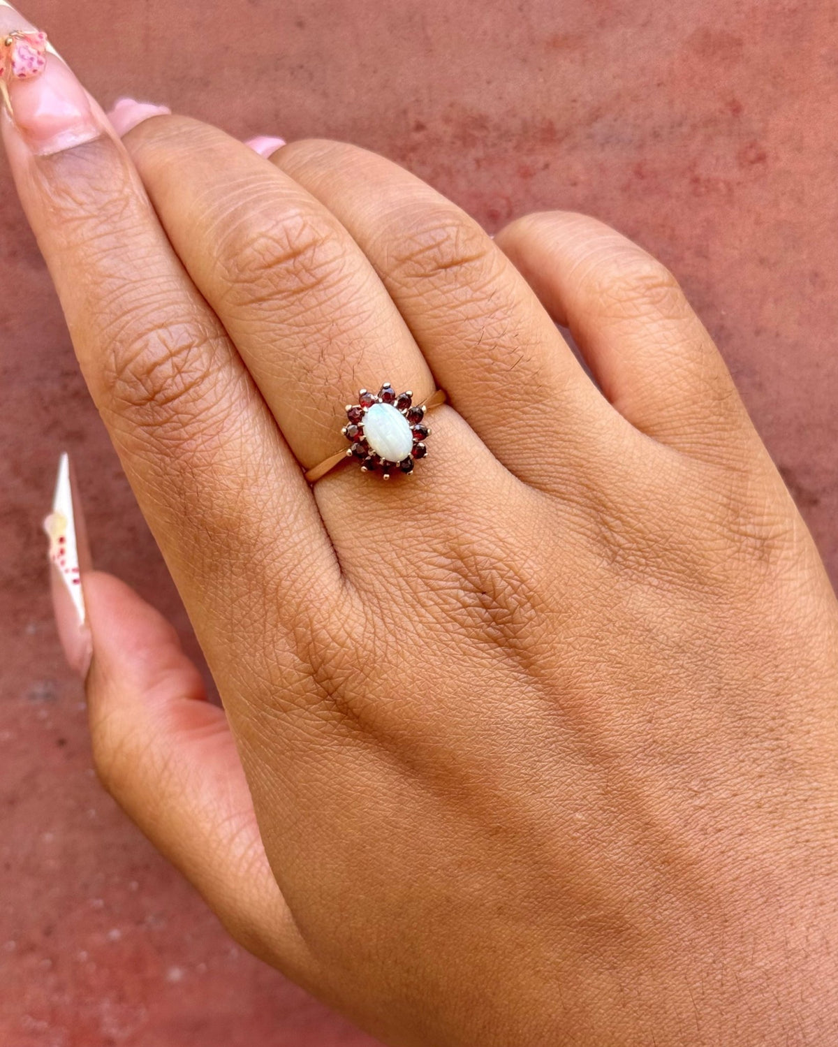 Bague Marguerite Opale &amp; Grenats "Noé" - Elliade Paris