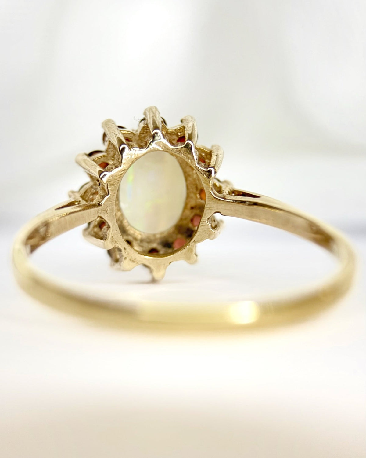 Bague Marguerite Opale &amp; Grenats "Noé" - Elliade Paris