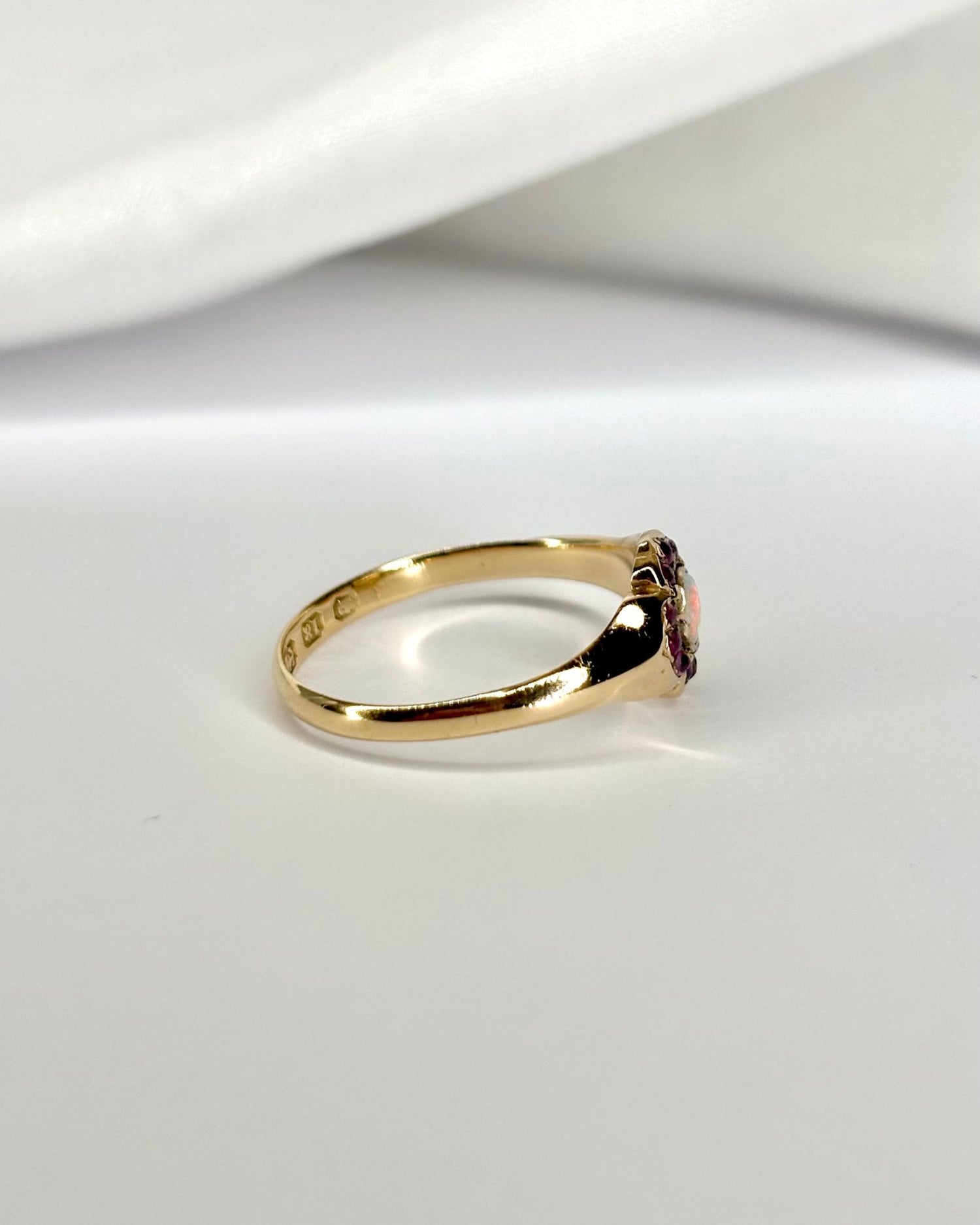 Bague Marguerite Opale &amp; Rubis 0.36 carat &quot;Eden&quot; - Elliade Paris